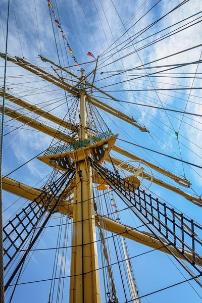 L'albero di una nave a vela — Foto Stock