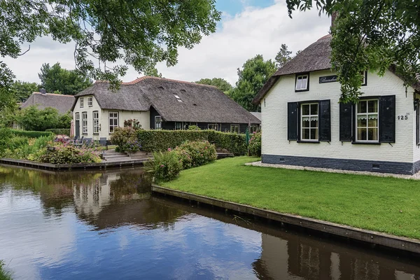 Giethoorn bekend als Nederlandse Venetië — Stockfoto