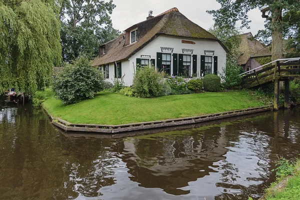 Giethoorn, známé jako holandské Benátky — Stock fotografie