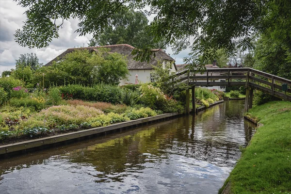 Giethoorn conocida como Venecia holandesa — Foto de Stock