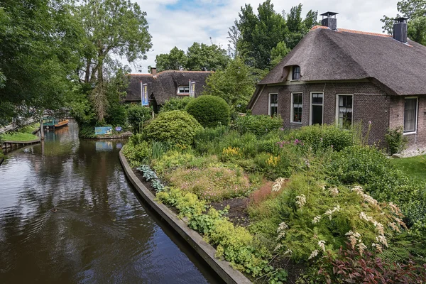 Giethoorn conocida como Venecia holandesa — Foto de Stock