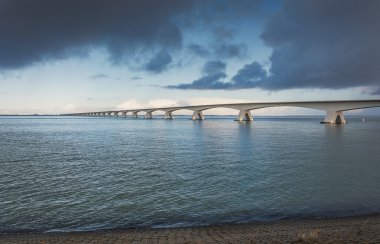Zeeland Köprüsü