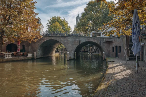 Paysage urbain dans le cadre d'automne . — Photo