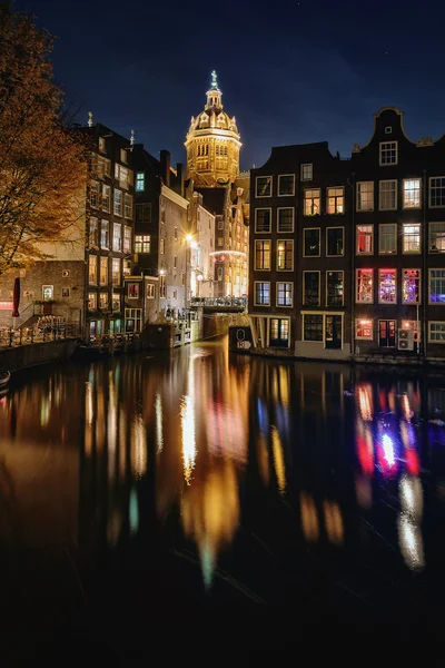 Donkere avond in Amsterdam — Stockfoto