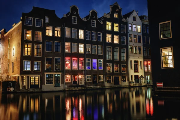 Donkere avond in Amsterdam — Stockfoto