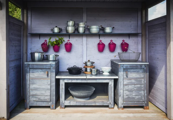 Pans, pots, vases in the kitchen garden, barbecue area. — Stock Photo, Image