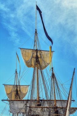 Bulutlarda yelkenli.