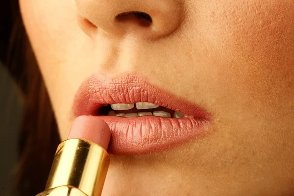 Applaying lipstick — Stock Photo, Image