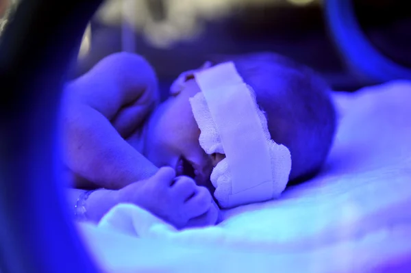 Baby på sjukhus — Stockfoto