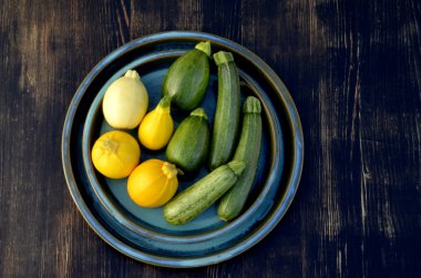 Sarı ve yeşil kabak.