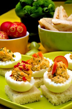 Baharatlı ve acılı yumurta