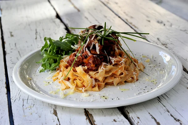 Kızarmış etli makarna.