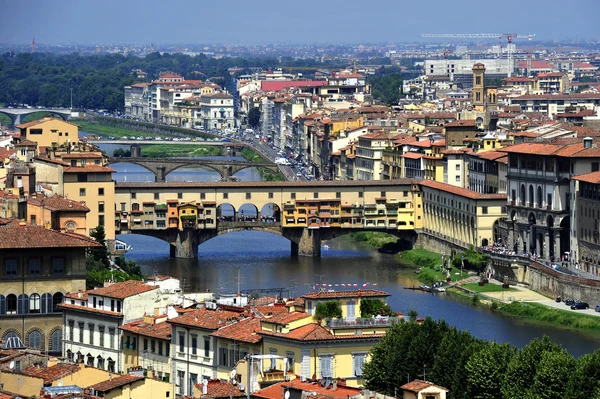 Ponte Vecchio widziany z Piazzale Michelangelo, Florencja Włochy — Zdjęcie stockowe