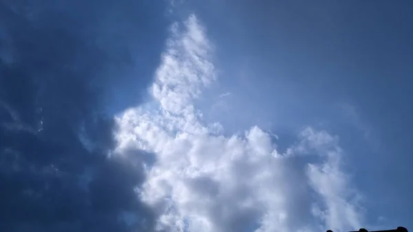 Nuvens Bonitas Com Fundo Azul Céu — Fotografia de Stock