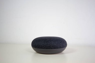 Masadaki akıllı ev asistanı 