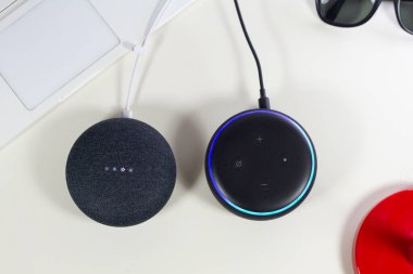 Masadaki akıllı ev asistanı 