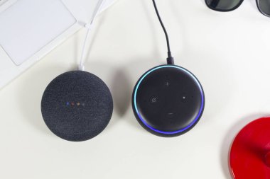 Masadaki akıllı ev asistanı 