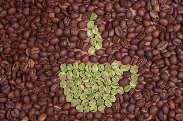 Copo feito de grãos de café verde — Fotografia de Stock