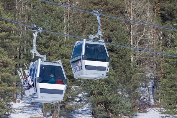 缆车在滑雪胜地阿尔赫兹 图库图片