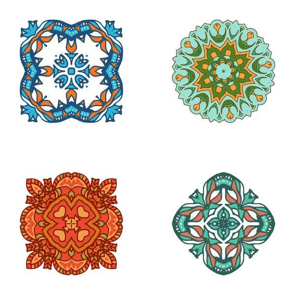 Uppsättning av abstrakt designelement. Runda mandalas i vector. Grafisk mall för din design. Dekorativ retro prydnad. Hand dras bakgrund med blommor. — Stock vektor