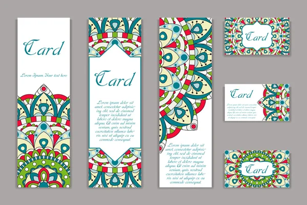 Πρότυπο σχεδίασης μάνταλα πρόσκληση. Κάρτα γραφικών με το χέρι που το στολίδι. Πολύχρωμο floral διακόσμηση Ανατολής για χαιρετισμούς, προσκλητήρια, κάρτες κόμμα — Διανυσματικό Αρχείο