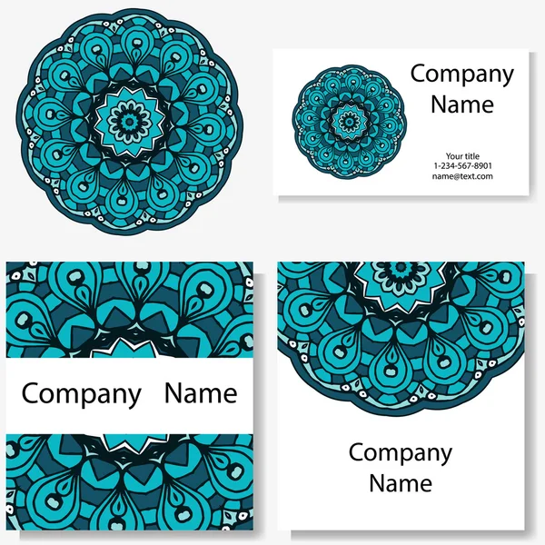 Conjunto de design de cartões. Mandala e rabiscos. Elementos decorativos para cartaz, convite. Modelos orientais com lugar para texto — Vetor de Stock