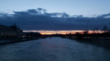 Günbatımı Paris La Seine üzerinde Timelapse
