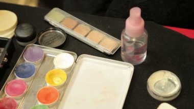 Sanatçı aksesuarları kadar yapmak