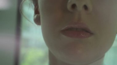 Gizemli kısmen gizli kadın sürpriz alır.