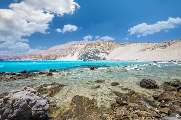 クレタ島、ギリシャでアギオス パブロス ビーチ. — Stockfoto