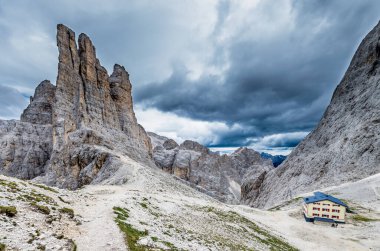 Rosengarten Catinaccio Massif 'deki Torri Vajolet. Dolomites dağlarının güzel manzarası, Alto Adige, Güney Tyrol, İtalya