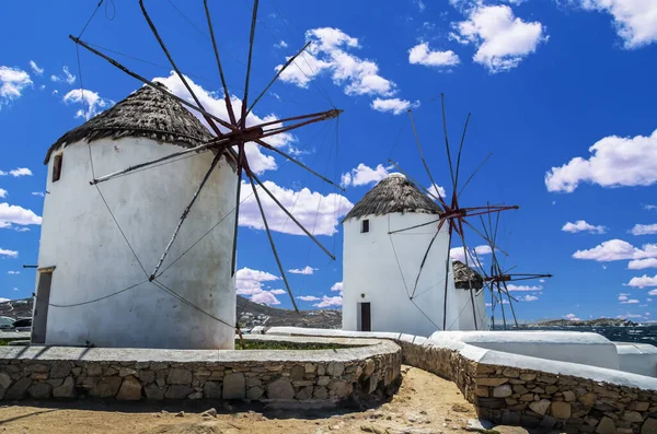 Mykonos Kykladen Griechenland Berühmte Windmühlen Einem Klaren Und Hellen Sommertag — Stockfoto