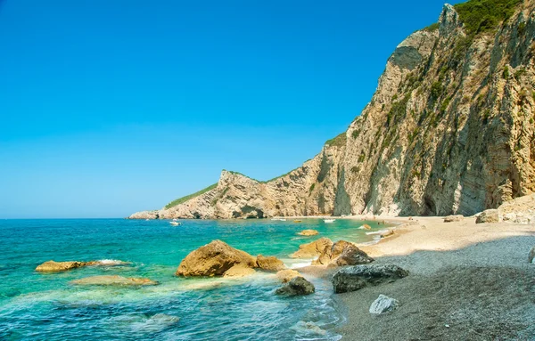 Paradise Beach cerca de Liapades, al oeste de la isla de Corfú, Grecia — Foto de Stock