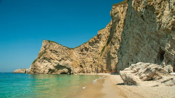 Paradiesstrand in der Nähe von Liapaden, westlich der Insel Korfu, Griechenland — Stockfoto