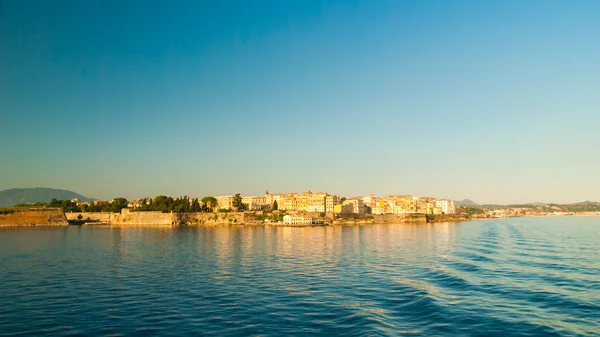 Ciudad de Corfú - Grecia. Vista desde el mar — Foto de Stock