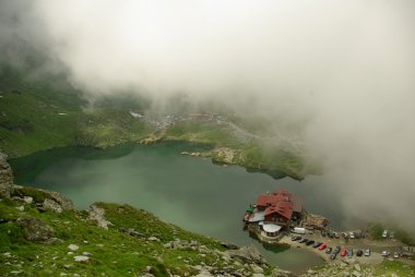 Buzul Balea gölde Transfagarasan. Karpatlar dağlar