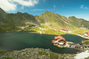 Buzul Balea gölde Transfagarasan. Karpatlar dağlar