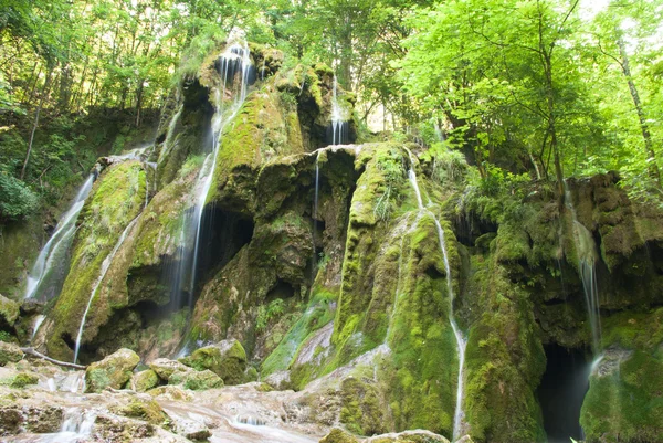 Beusnita 滝は、ルーマニア、トランシルヴァニア — ストック写真