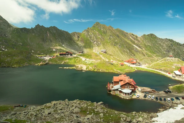 Glacial Balea Lake on Transfagarasan. Carpathians Mountains — Stock Photo, Image