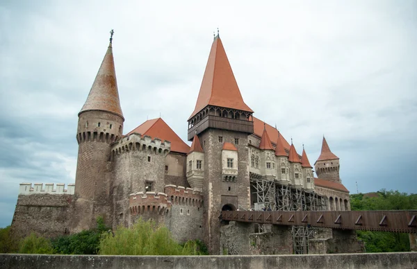 Hunyad Castle. Ortaçağ Kalesi Transylvania'da. Vajdahunyad — Stok fotoğraf