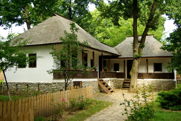 Rumänska traditionella hus. — Stockfoto