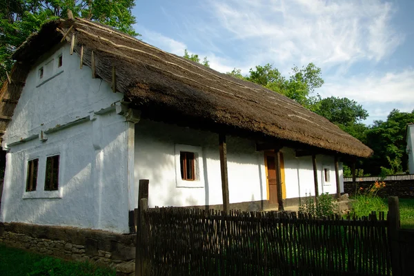 Rumänska traditionella hus. — Stockfoto