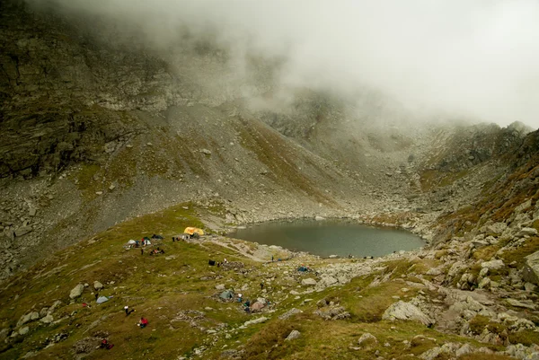 Caltun Lake near Negoiu Peak, Carpathians Mountains, Roménia — Fotografia de Stock