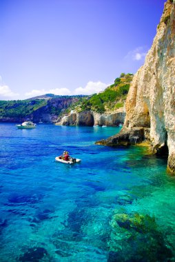 Yunanistan 'ın Zakynthos adasındaki mavi mağaralar