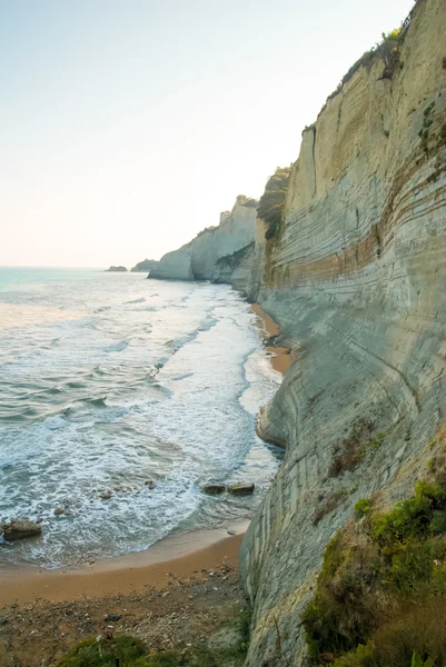 Loggas praia (praia de Peroulades, Sunset beach) ilha de Corfu, Gree — Fotografia de Stock