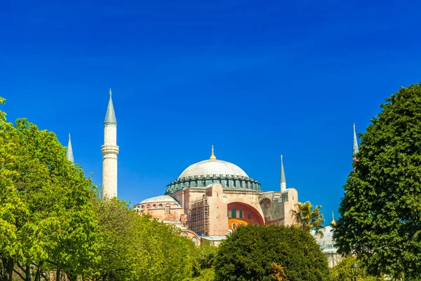 Hagia Sophia moskee in Sultanahmet plein, Istanbul, Turkije. — Stockfoto