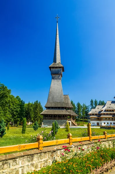 Monasterio de Peri desde Sapanta, Rumania . — Foto de Stock