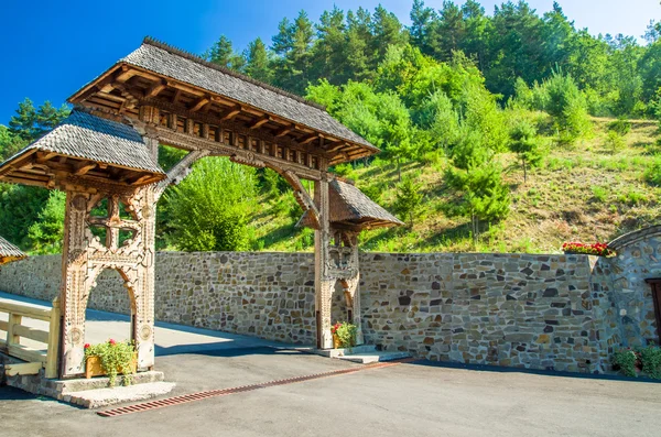 Barsana houten klooster, Maramures, Roemenië. — Stockfoto