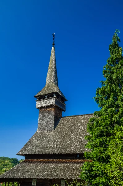 Geleneksel ahşap kilise Maramures alanında, Romanya — Stok fotoğraf