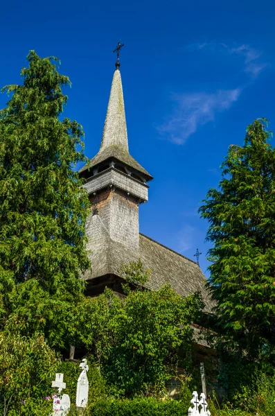 Iglesia tradicional de madera en la zona de Maramures, Rumania — Foto de Stock